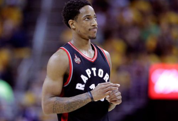 燃尽了！库里逆天 45 分，三分表演 + 超越传奇缔造赛场神话.