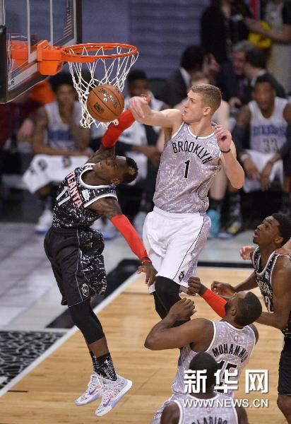 燃尽了！库里逆天 45 分，三分表演 + 超越传奇缔造赛场神话.